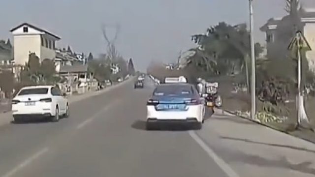 这出租车，为何要这么做