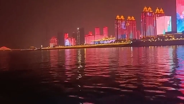夜里的风与深夜的酒