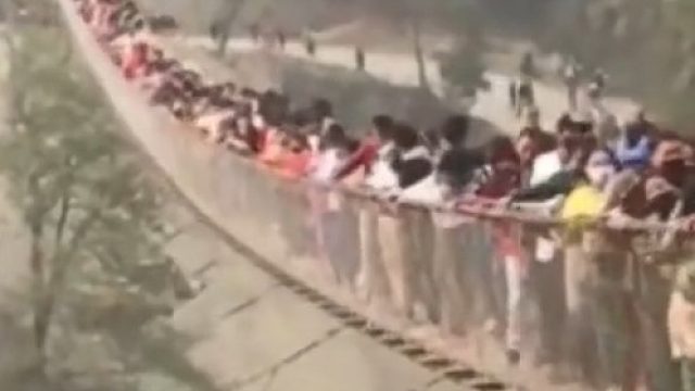 孟婆：别挤别挤，汤还在熬