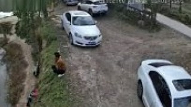 车主只能眼睁睁看着