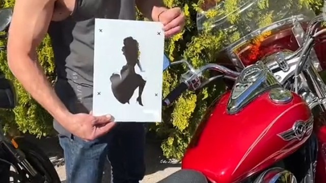 喷绘装饰摩托车