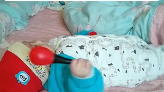 好家伙，一看到镜头马上就收