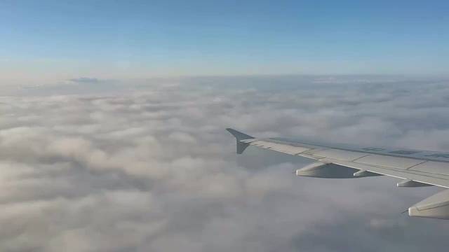 那远处白云之上是什么