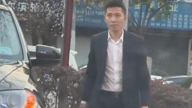 我爸教育我出门管他喊大哥