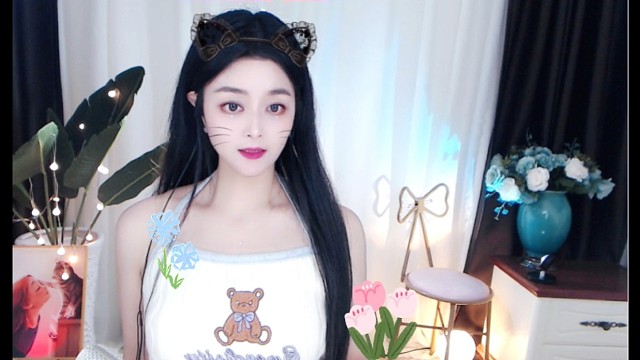 开始期待夏天。新的故事会在夏天的温柔晚风里开始鸭