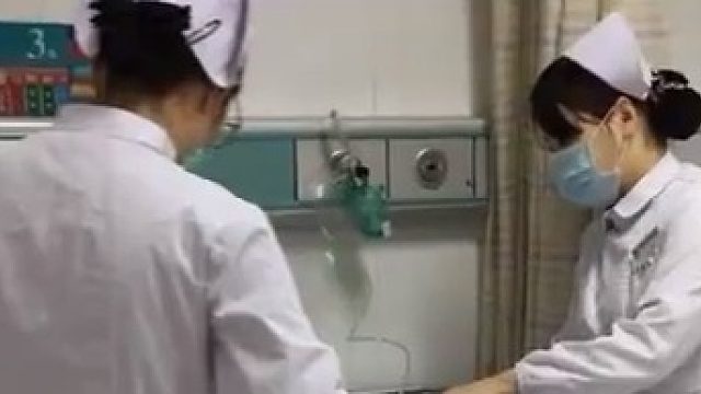 怎么错的？家属将病逝老人下葬后接到医院通知：拉错人了，你家老人还活着！！！