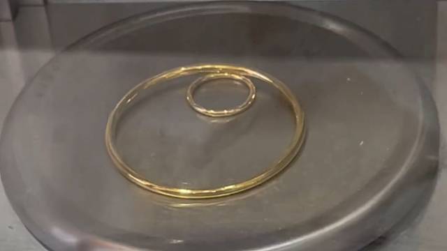 这是被偷金了吗？