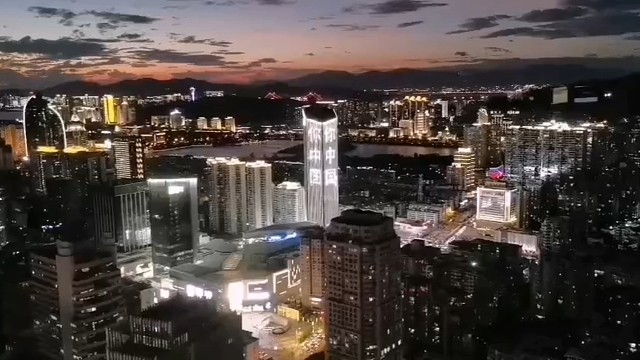 不愧是1.2亿的音响，我在隔壁省都听得这么清楚