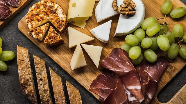 感谢山椒鱼老板的大火锅哇哎嘿嘿开饭喽饭菜丰盛