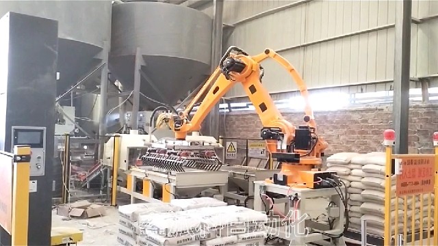 一台机器人每年可以节省大笔人工费用，效率有了，产量到了，钱也省了。#码垛机#码垛机器人