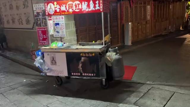 其实有些事
自己经历过
才会体会到，生活真的苦……