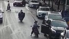 “开门杀”导致电动车受惊摔倒！交警：没有碰撞也是全责！