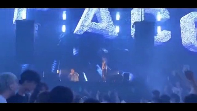 别人种小麦，我种玖瑰。我饿死，但浪漫不死