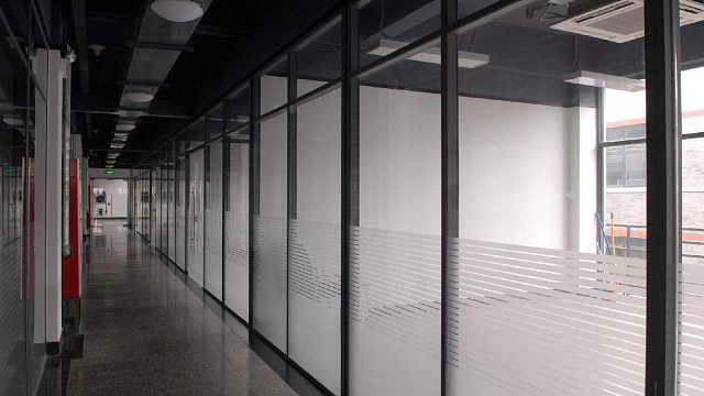 赛勒尔活动玻璃隔断