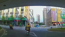 行车记录仪视角：压弯耍帅不减速，像他这种骑法，恐怕只能中午出门