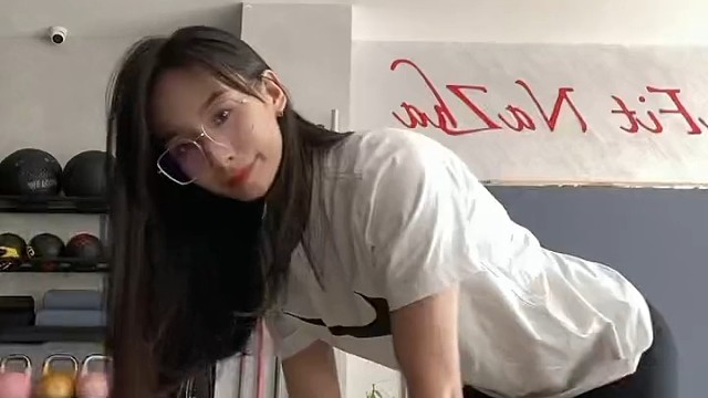 戴眼镜的人总能让人出乎意料