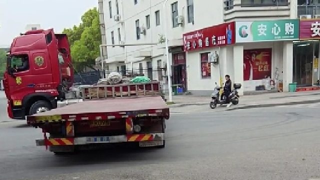 这玩意是真灵活，这个小的一个路口一把方向直接掉头