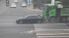大车临近路口未提前减速，遇变红灯刹车不及撞上小车！