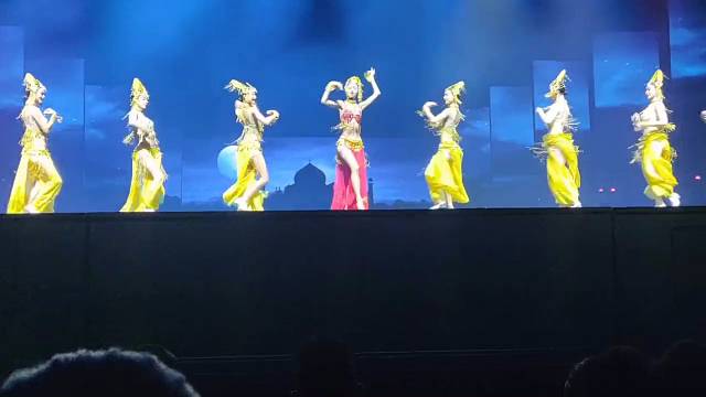 春宵苦短日高起，从此君王不早朝。