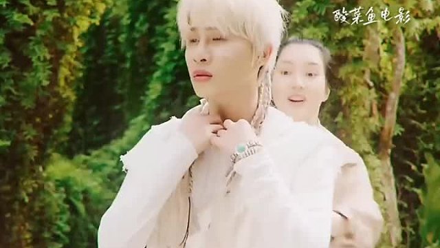 男子其實也很喜歡女子 只不過他們因為距離 他們不得不遠(yuǎn)離