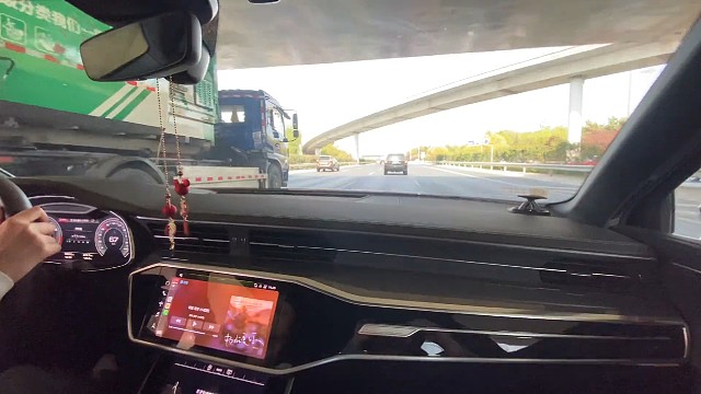 总有人间一两风，填我十万八千梦