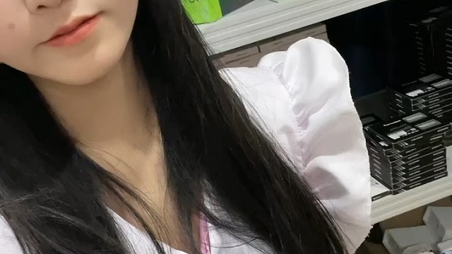 一哥的小妹妹来卖电脑了！