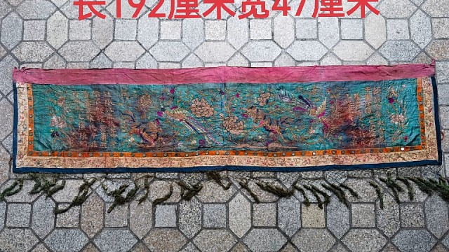 民国时期手工瑞兽布绣挂件一幅