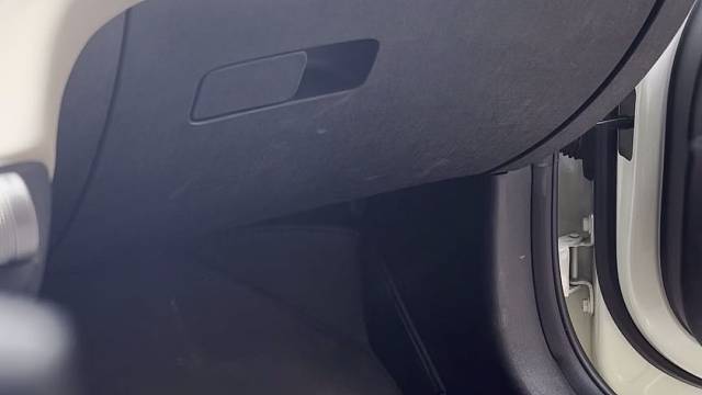 比亚迪海豚更换空气滤芯的方法，更换过程中应该注意的地方