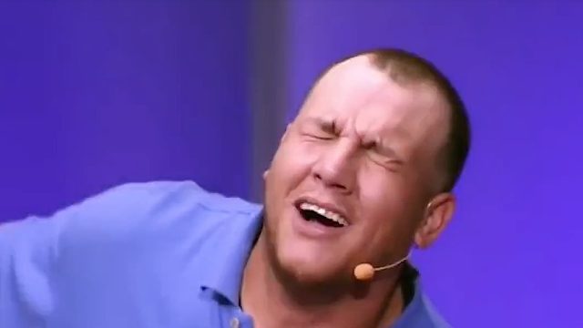 走过台子便可获得10万奖金，每一个都在挑战极限，你能忍到第几个 ？