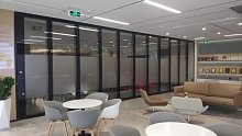 赛勒尔办公室活动玻璃隔断