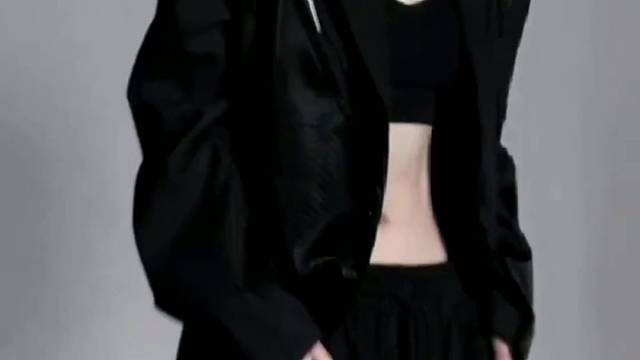 这个穿的够多了吧？不会还违规吧？