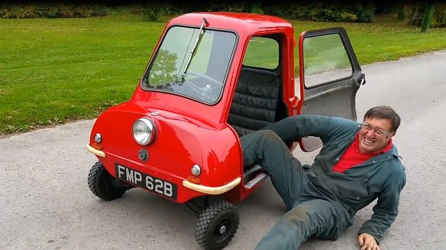 这个小汽车你能坐进去吧