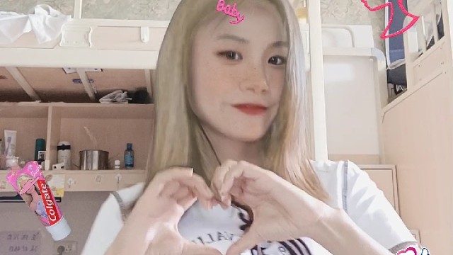 可爱如我哦～哈哈哈