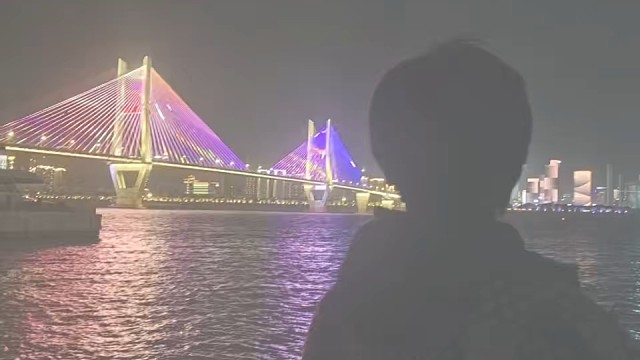我常常翻看自己的照片，然后就在想，我到底是一个什么样的人，我始终不明白我自己.