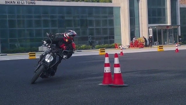 【骑KTM的麦克雷】练枪也得练车～