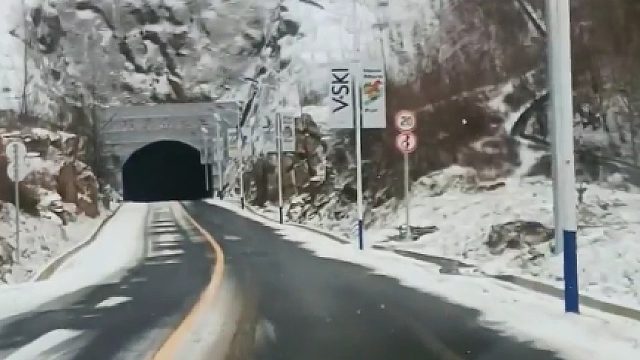 大家注意了，一出隧道就急转弯确实不合理！