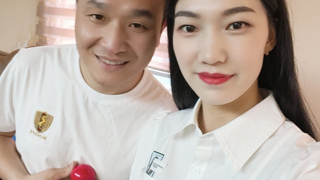 还是来深圳好，有美女粉丝主动合影！