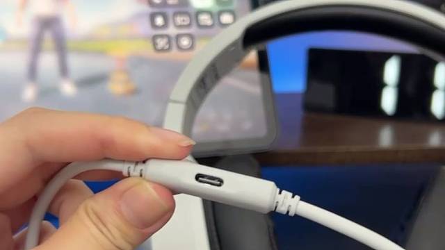 平板游戏没充电用自带快充口的耳机泰酷辣