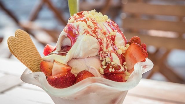 感谢KT老板的大火锅吼开饭喽今天的是麻辣火锅快来呀