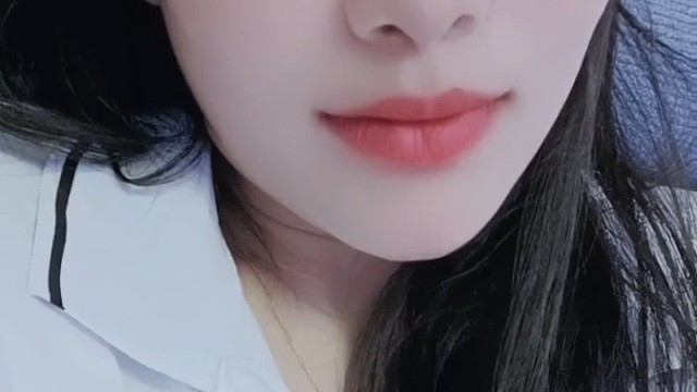 无聊姐姐求关注