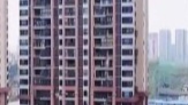 男子花10万块买了8套房，最便宜的一套才1000块钱