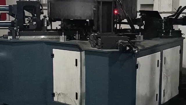 1300法兰翻边机可完成了拉边卷边喇叭口冲孔