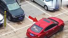 女司机的这种倒车入库方式，你们见过吗？