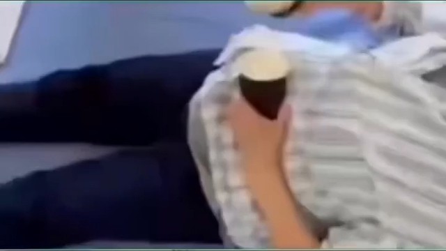 手抖头抖8年，今年48岁，刚开始是左手抖动，随着年龄的增长，出现了头抖，跟人打交道比较尴尬，在紧张激