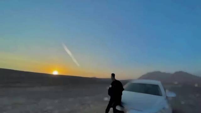 晚风吹人醒，万事藏于心，我没说不公平，没说我苦，只说我知道了