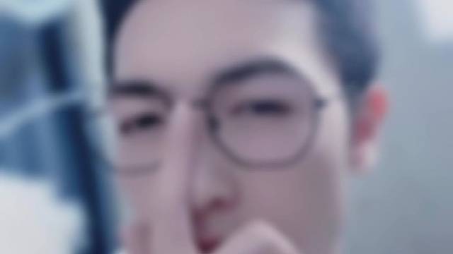 山茶花不懂白玫瑰，就像你不懂我。