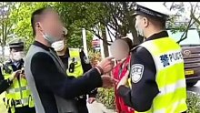 一男子疲劳驾驶被警察拦下。他疲劳驾驶态度却异常嚣张，下一秒老婆到达现场教他怎么做人
