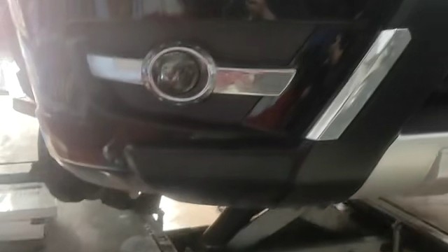 海马7更换绅途机油和三滤，陶瓷刹车片，冲冷，夏季轮胎215/70R16四条，进行中感谢哥们信任与支持