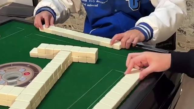 杭州麻将，四白板平湖！