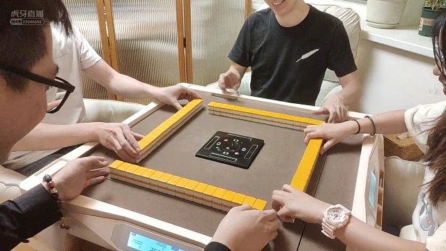 虎子紧张了，听牌漏了3m，没捉大脸猫铳，下次注意!